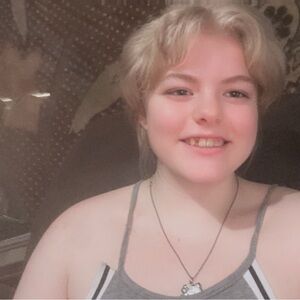 Meet your Posher, Chloe